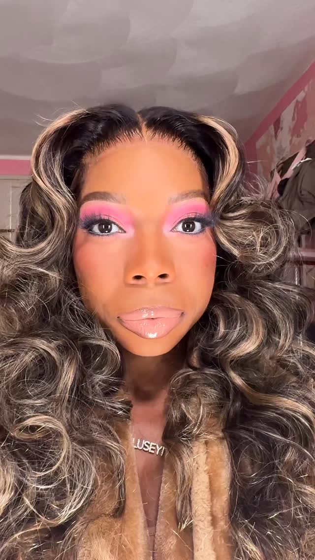 POV: you finally ordered that TikTok wig… and it DID NOT disappoint 😭🔥

The length? The color? The way it holds a curl?! Yeah @tinashehair ate DOWN.

💖 WIG DETAILS | 28” Balayage Honey Blonde Highlight 6x5 Closure HD Lace
💖 WIG INSTALL | @oasisbyemi 

If you’ve been seeing this wig everywhere… this is your sign 👀. Link in bio 🛍️.

#flyfiercefab #tinashehair #wiginstall tinashe hair wig review, black girl hairstyles, Rhode Island influencer, Boston influencer, affordable wigs, black style influencer, wig install Rhode Island, highlight wig